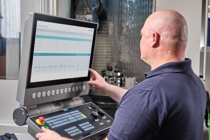 Siemens Xcelerator: DMG MORI, Renishaw und Siemens arbeiten als Innovationspartner zusammen und erweitern digitale Angebote rund um die Werkzeugmaschine